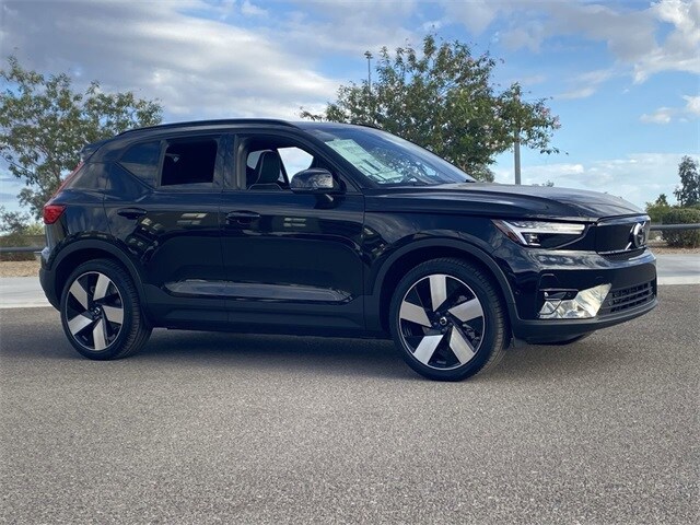 2024 Volvo XC40 Recharge Twin Plus photo 2