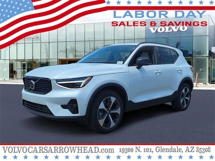 2025 Volvo XC40 B5 Plus Dark Theme SUV