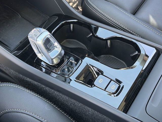 2025 Volvo XC40 Plus - Photo 23