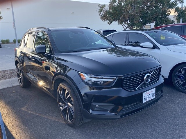 2022 Volvo XC40 T5 AWD R-Design photo 3