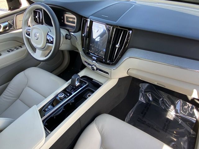 2025 Volvo XC60 Plus - Photo 13
