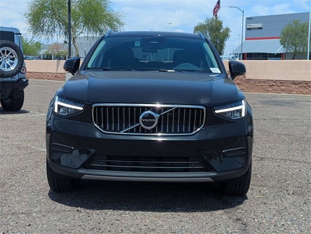2025 Volvo XC40 Core photo 3