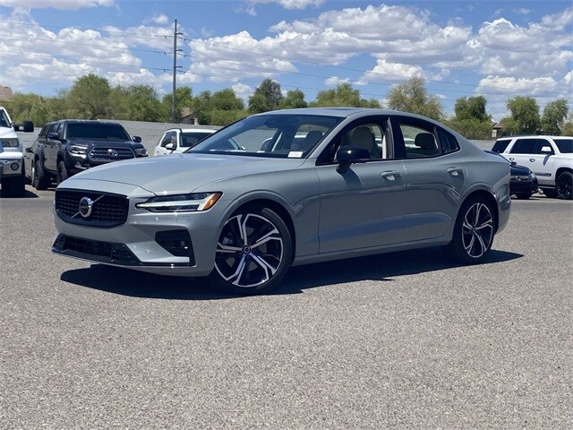 2025 Volvo S60 B5 Plus photo 2