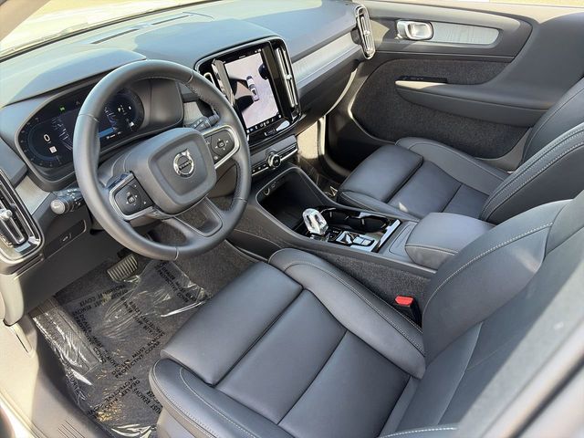 2025 Volvo XC40 Plus - Photo 19