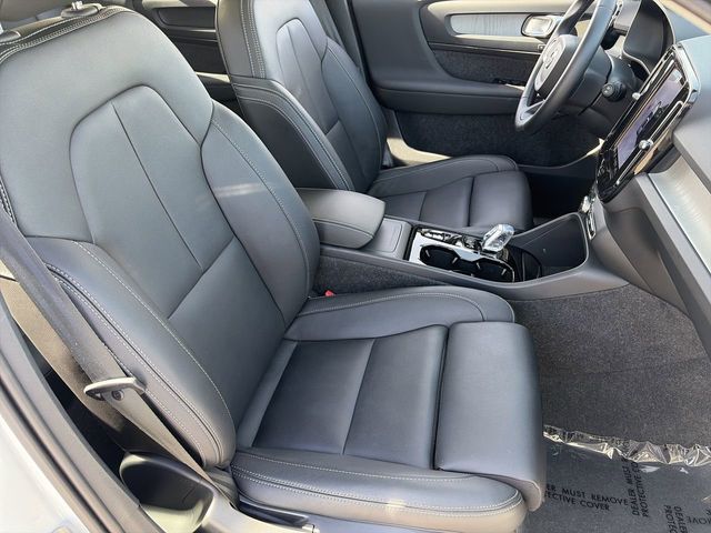 2025 Volvo XC40 Plus - Photo 12