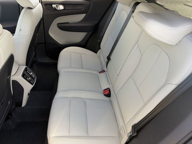 2026 Volvo XC40 Ultra - Photo 18