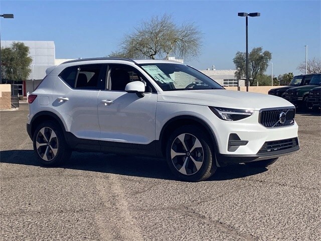 2025 Volvo XC40 Core photo 4