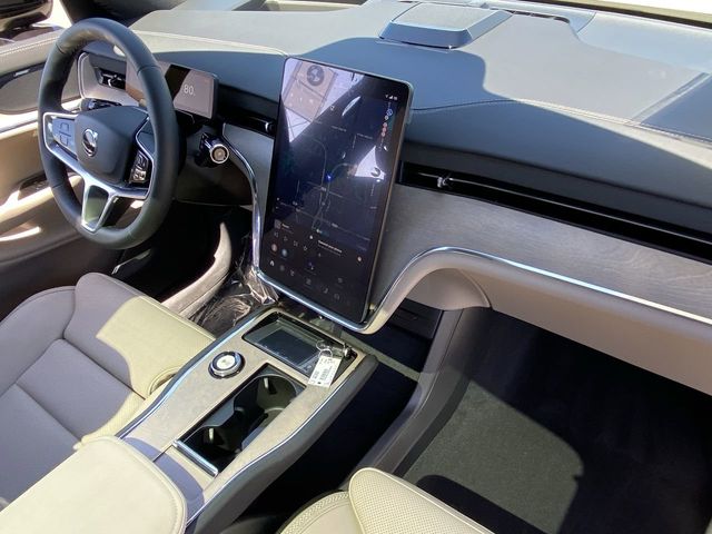 2025 Volvo EX90 Plus - Photo 13