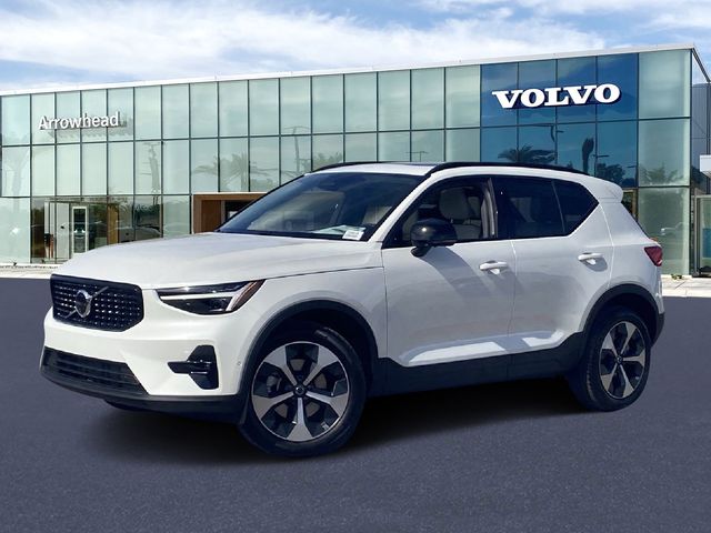 2026 Volvo XC40 B5 Plus Dark AWD's photo