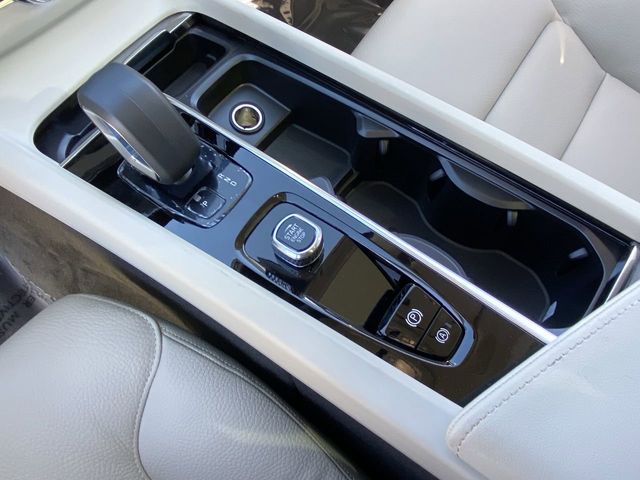 2025 Volvo XC60 Plus - Photo 23