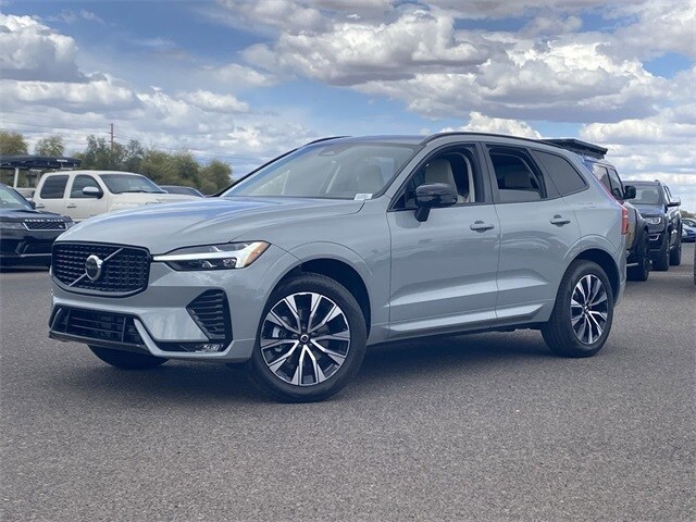 2025 Volvo XC60 B5 Core photo 2
