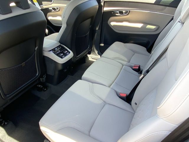2026 Volvo XC90 Plus - Photo 17