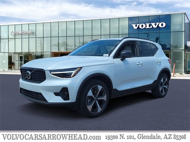 2025 Volvo XC40 B5 Plus Dark Theme SUV