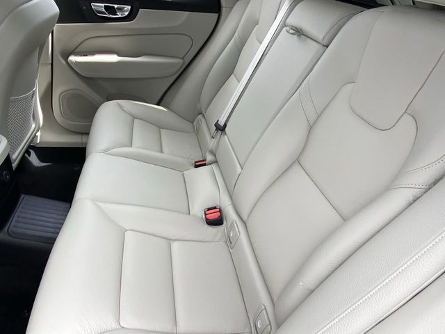 2025 Volvo XC60 Plus - Photo 18