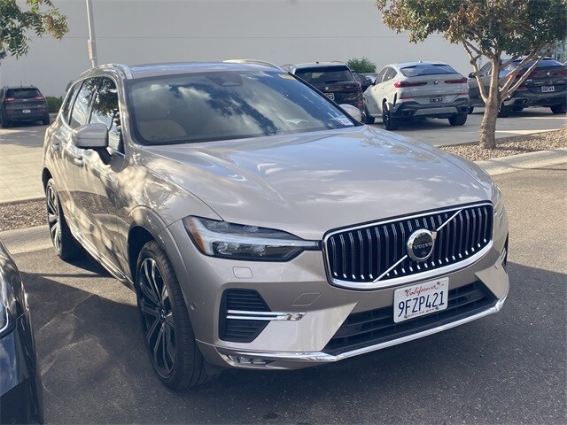 2023 Volvo XC60 B5 Ultimate photo 3