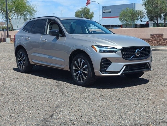 2025 Volvo XC60 B5 Core photo 4