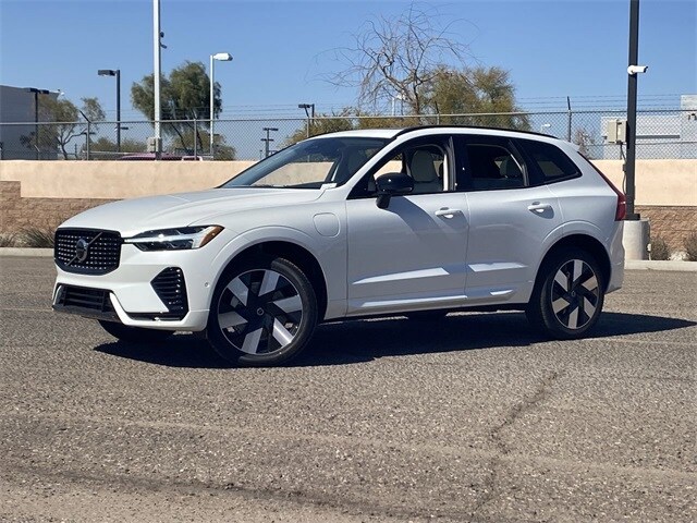 2025 Volvo XC60 Hybrid T8 Plus photo 2