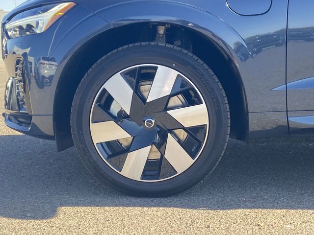 2025 Volvo XC60 Plus - Photo 11