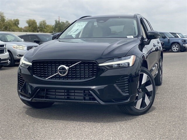 2025 Volvo XC60 T8 Plus photo 3