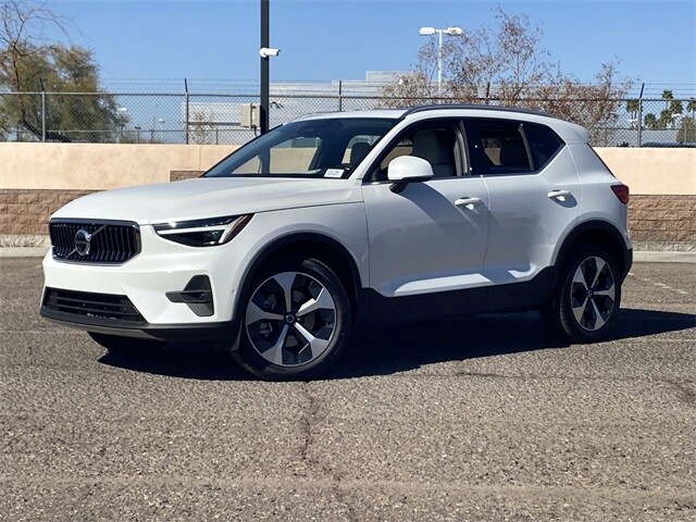2025 Volvo XC40 Plus photo 2