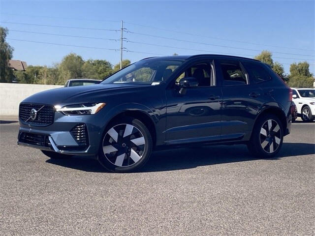 2025 Volvo XC60 Recharge T8 Plus photo 2
