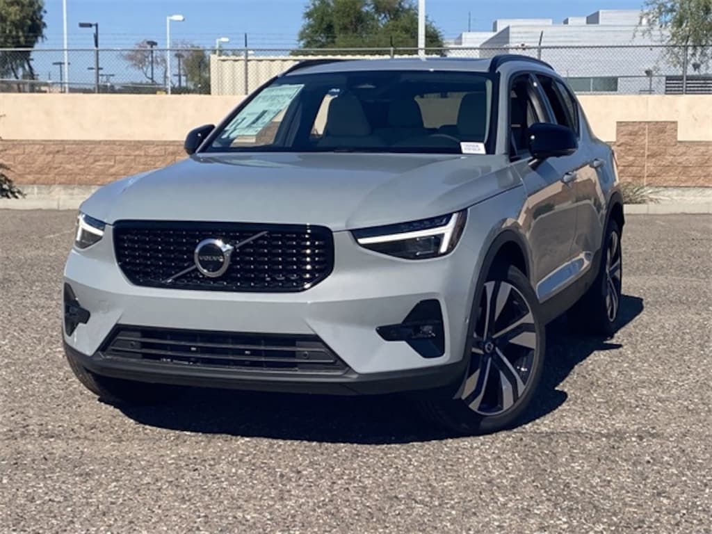 Used 2026 Volvo XC40 B5 Plus SUV
