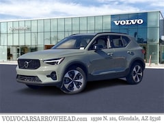 2025 Volvo XC40 B5 Plus Dark Theme SUV