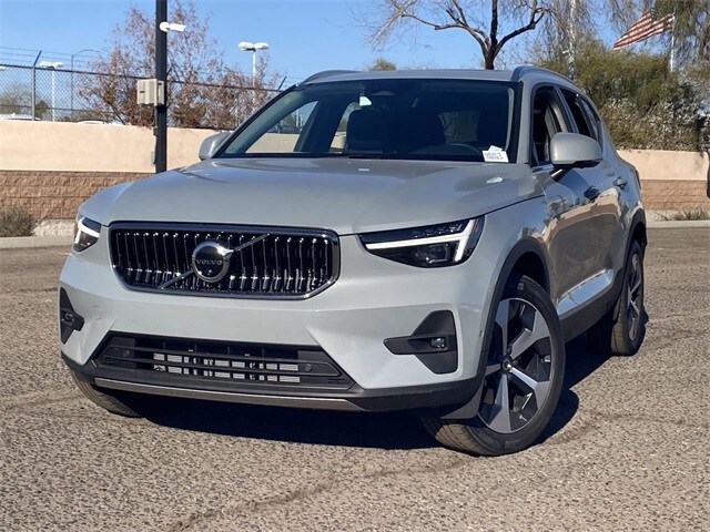 2025 Volvo XC40 Plus photo 3