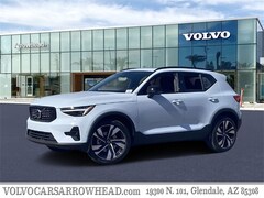 2025 Volvo XC40 B5 Plus Dark Theme SUV