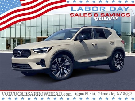2025 Volvo XC40 B5 AWD PLU B5 Plus Dark Theme SUV