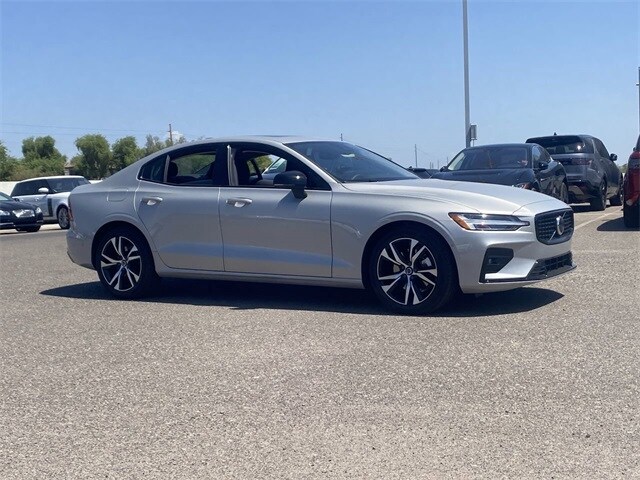 2024 Volvo S60 B5 Plus photo 4