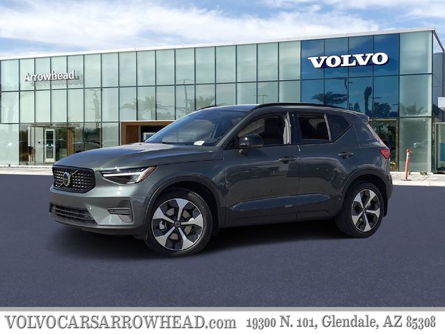 2026 Volvo XC40 B4 Core Dark FWD's photo