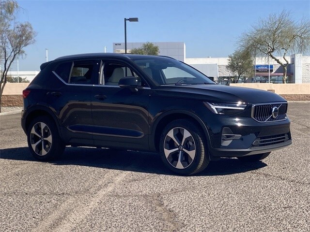 2025 Volvo XC40 Plus photo 4