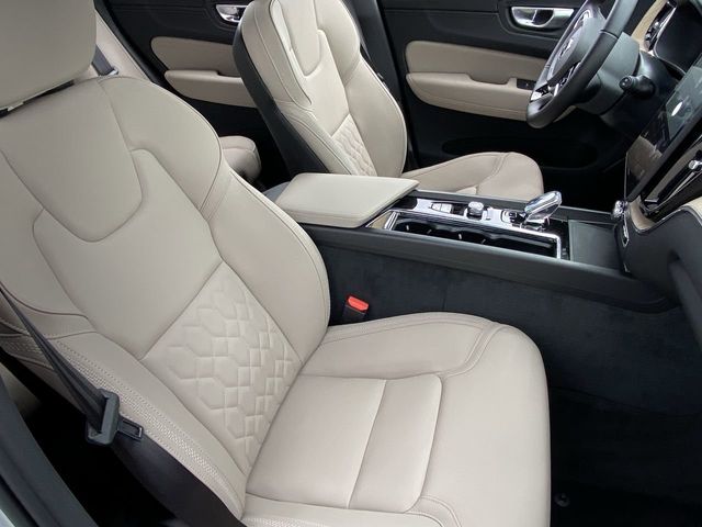 2026 Volvo XC60 Plus - Photo 12