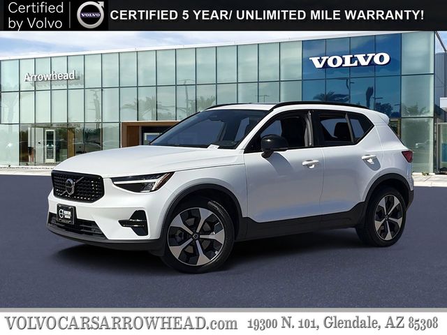 2024 Volvo XC40 B5 Core Dark AWD's photo