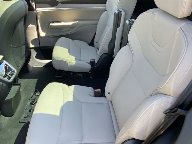 2025 Volvo EX90 Plus - Photo 18