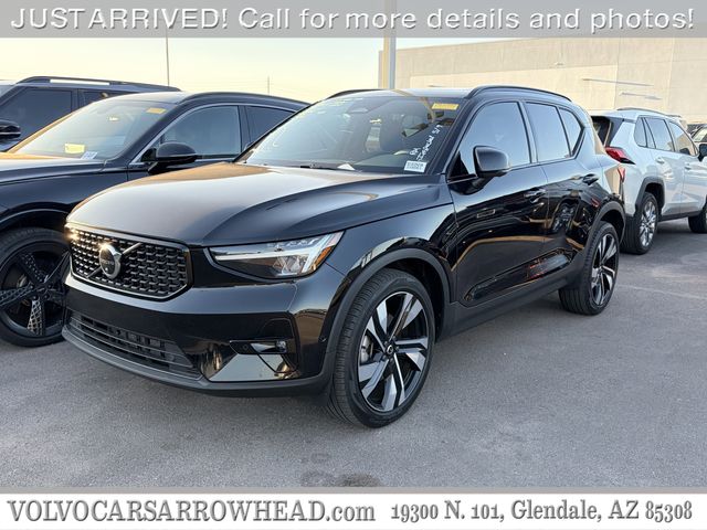 2023 Volvo XC40 B5 Ultimate Dark AWD's photo
