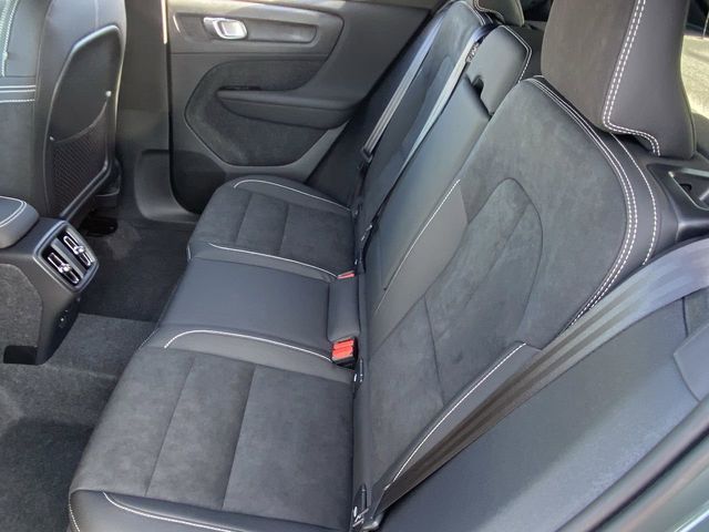 2026 Volvo XC40 Ultra - Photo 18
