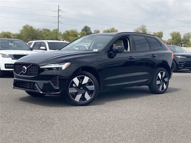 2025 Volvo XC60 T8 Plus photo 2