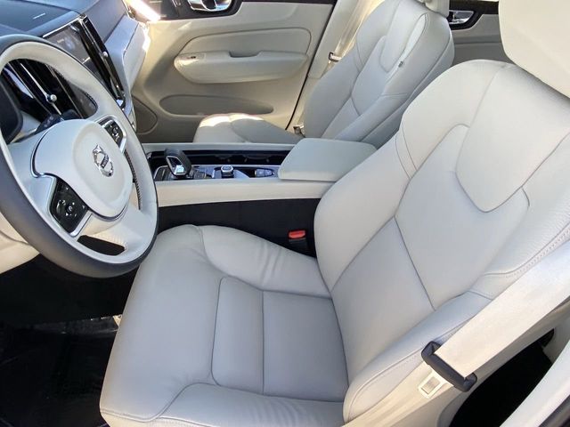 2025 Volvo XC60 Plus - Photo 20