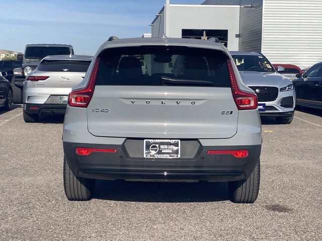 2025 Volvo XC40 Plus - Photo 8