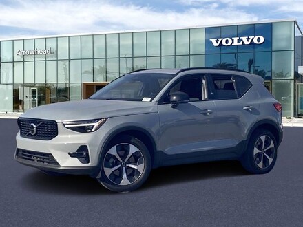 2025 Volvo XC40 B5 Plus Dark Theme SUV