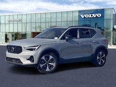 2025 Volvo XC40 B5 Plus Dark Theme SUV