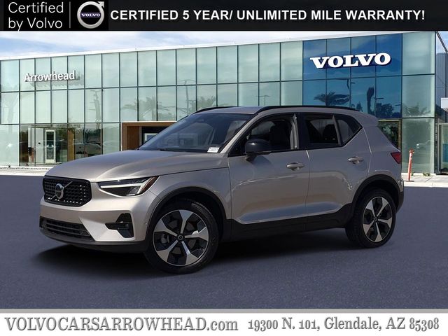 2023 Volvo XC40 B5 Plus Dark AWD's photo