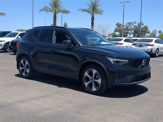 2025 Volvo XC40 Plus photo 2
