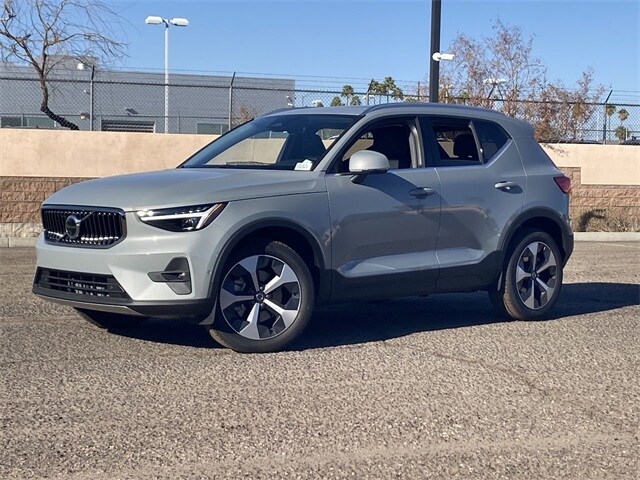 2025 Volvo XC40 Plus photo 2