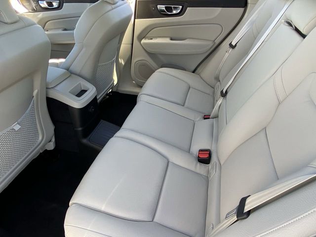 2025 Volvo XC60 Plus - Photo 17