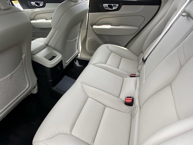 2025 Volvo XC60 Plus - Photo 17