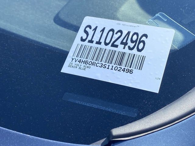 2025 Volvo XC60 Plus - Photo 24