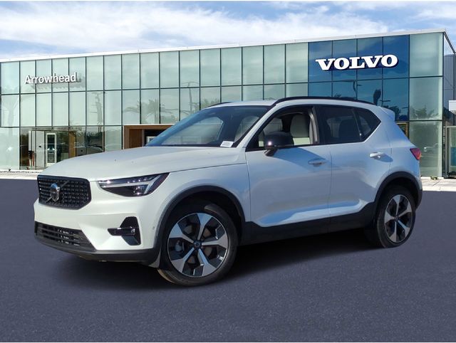 2026 Volvo XC40 B5 Plus Dark AWD's photo
